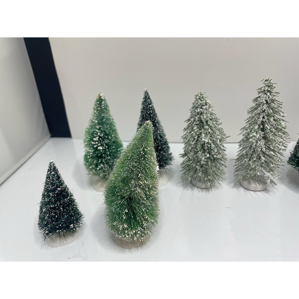 Christmas Tree Lot Of‎ 10 Assorted Village Accessory With Snow - Picture 2 of 8